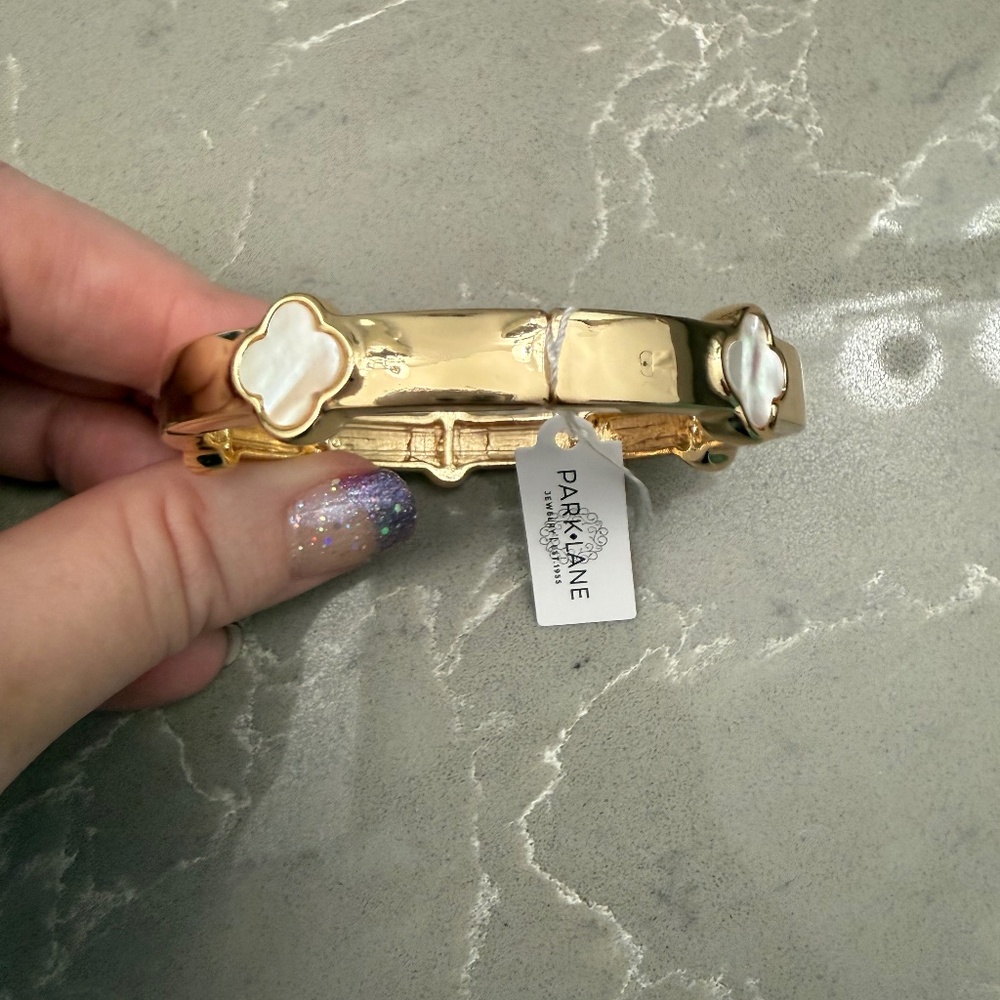 Park Lane Gold Mother-of-Pearl Clover Bangle Bracelet - Gold